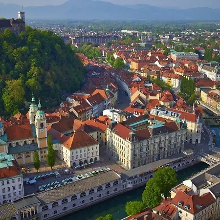 Apartman By The Castle Hill *