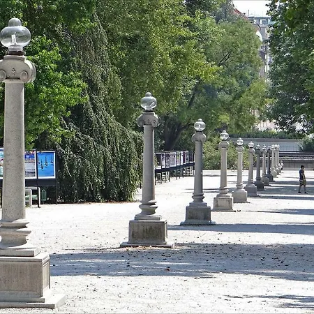 아파트 By The Castle Hill